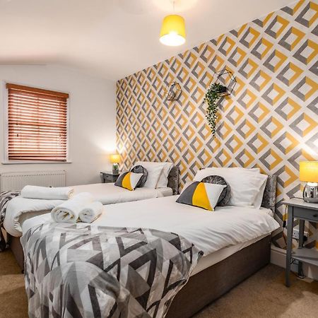 נורת'המפטון Spacious Contractor House For Large Groups - Private Parking מראה חיצוני תמונה