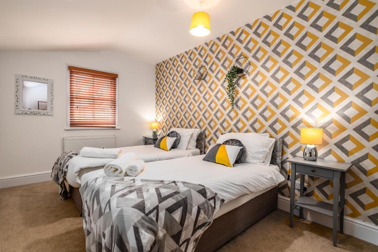 נורת'המפטון Spacious Contractor House For Large Groups - Private Parking מראה חיצוני תמונה
