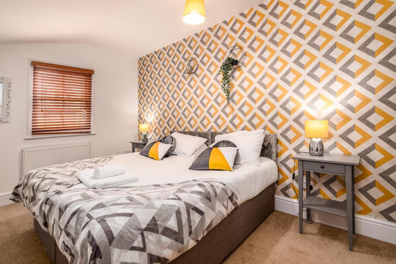 נורת'המפטון Spacious Contractor House For Large Groups - Private Parking מראה חיצוני תמונה